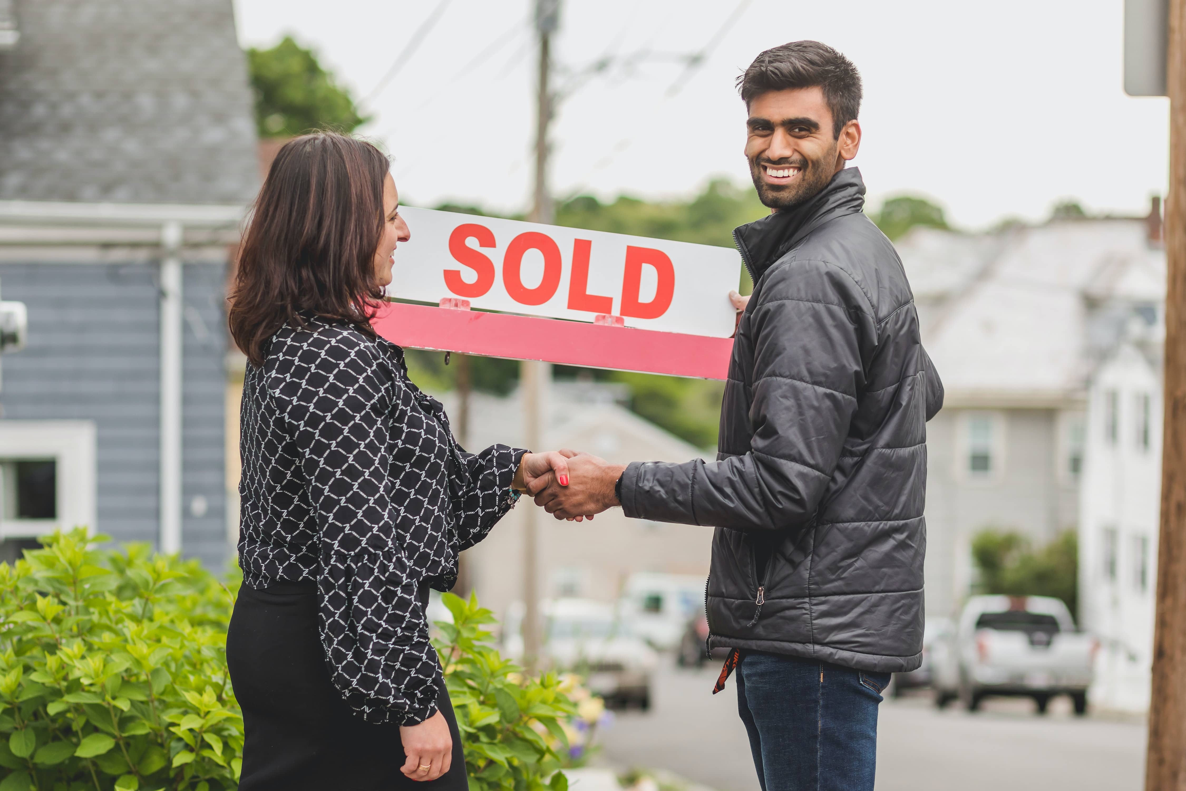 https://taxtron.ca/images/blog-images/FirstHome.jpg